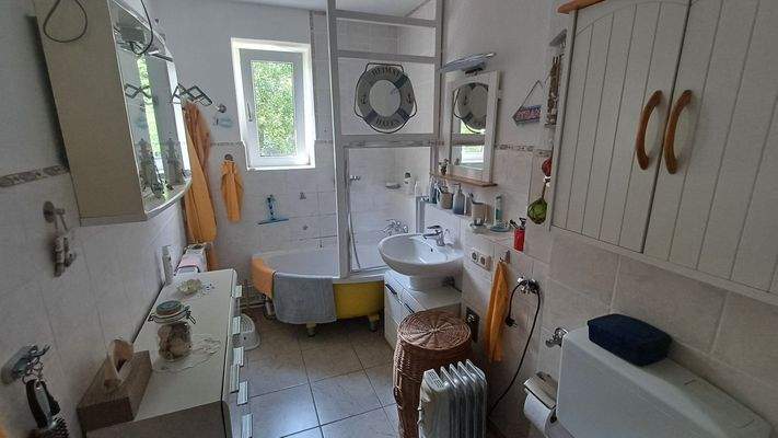 Wannenbad Wohnung Hochparterre