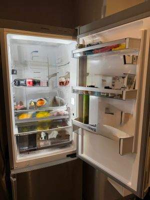 ... hier der integrierte SIEMENS Kühlschrank