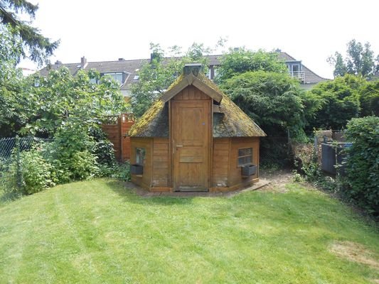 Garten mit Gartenhaus