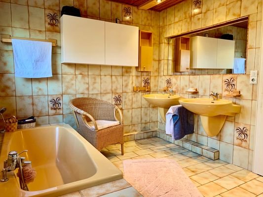 11) Badezimmer.jpg