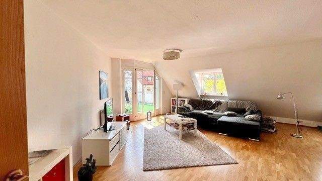 Wohnzimmer mit Balkon.jpg