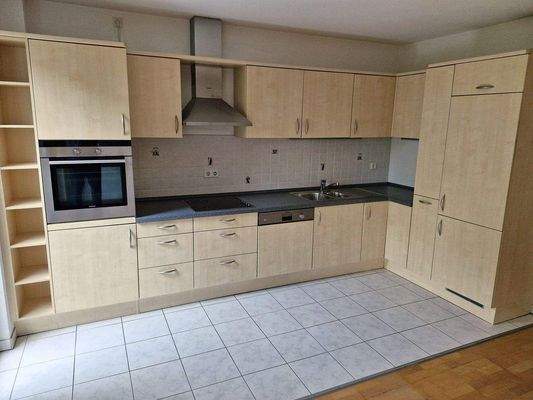 geräumige Einbauküche+viel Stauraum ist inklusive