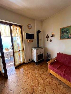 Wohnzimmer mit terrasse blick.jpg