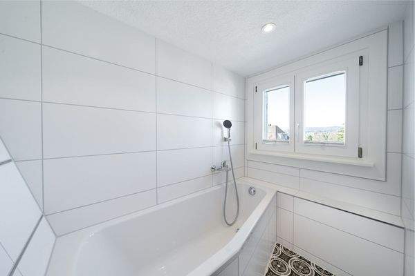 Bad mit Badewanne_DG