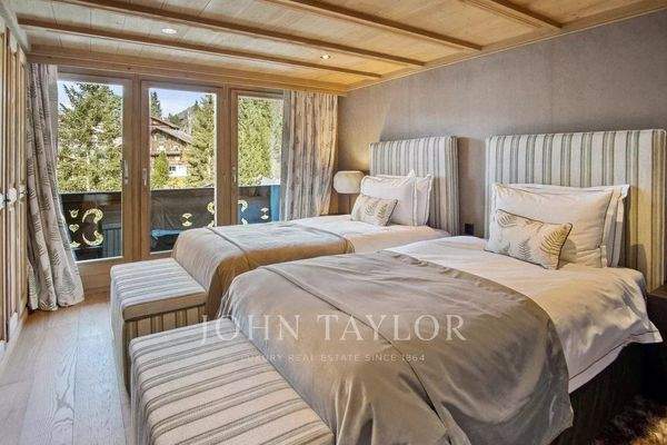 Bedroom Wooden floor Sliding windows