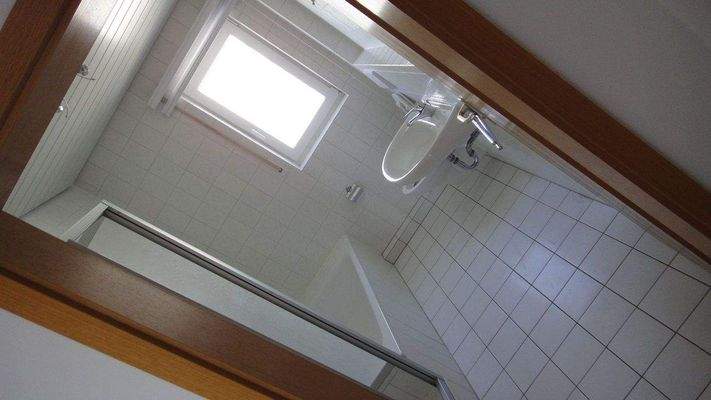 Bad mit Dusche / Wanne