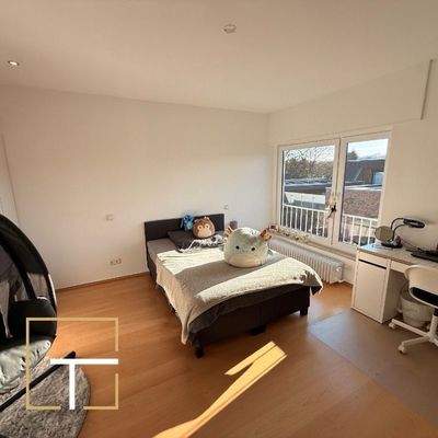 Helles Schlafzimmer mit Be.jpg