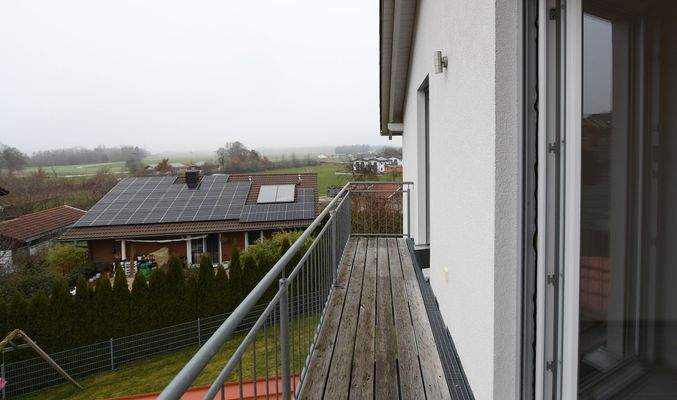 Der Balkon verbindet beide Kinderzimmer im Obergeschoss