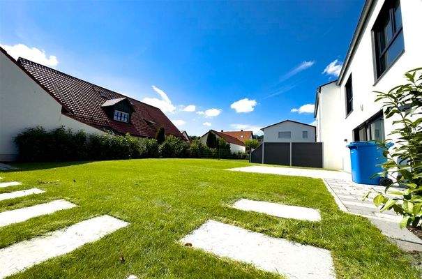 Zugang von KFZ Stellplatz 