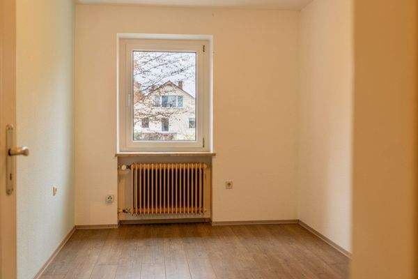 Familienidyll in Bogenhausen: Doppelhaushälfte mit sonnigem Westgarten & Grünblick