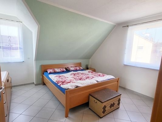 Schlafzimmer 1