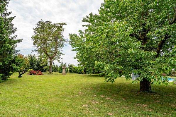 Parkanlage im südlichen Teil des Anwesens