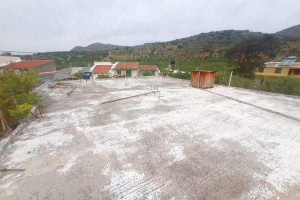 Kreta, Kastelli: Einfamilienhaus mit großem Garten in traditionellem Dorf zu verkaufen