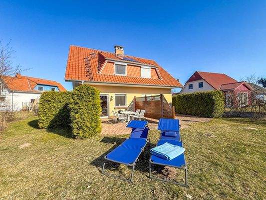 Garten mit Terrasse und separatem Bereich je Einheit