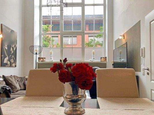 ...raumhohe Fenster...