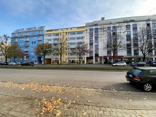 Fotos außen Schleißheimerstrasse 3-blurr.jpg