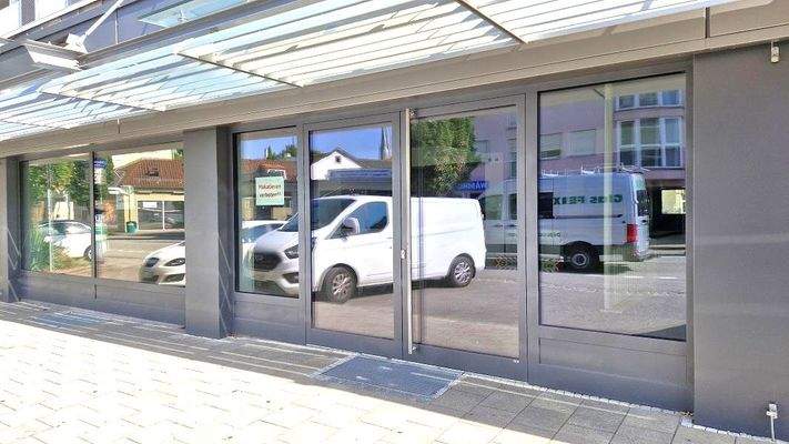 Blick auf die Schaufenster