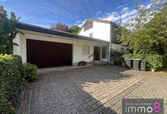 Hauseingang & Doppelgarage