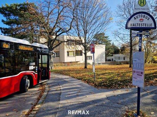 Bushaltestelle 41A neben der Anlage