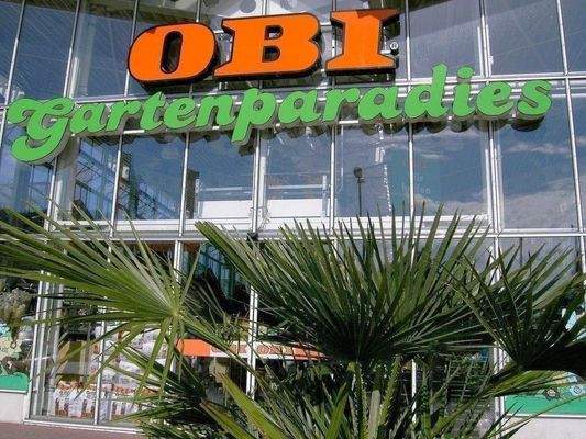 Einkaufszentrum Hochlandcenter Weißig. U. a. Obi