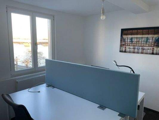 Schreibtischplätze Büro 18