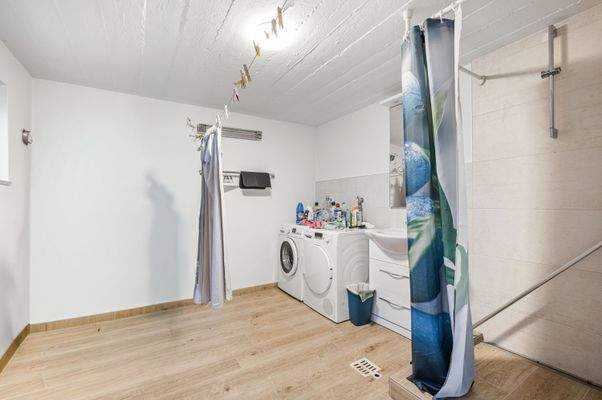 HWR mit Dusche im Keller