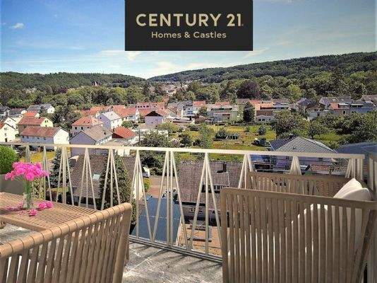 Balkon mit Einrichtungsbeispiel