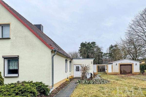 Haushälfte mit Garage