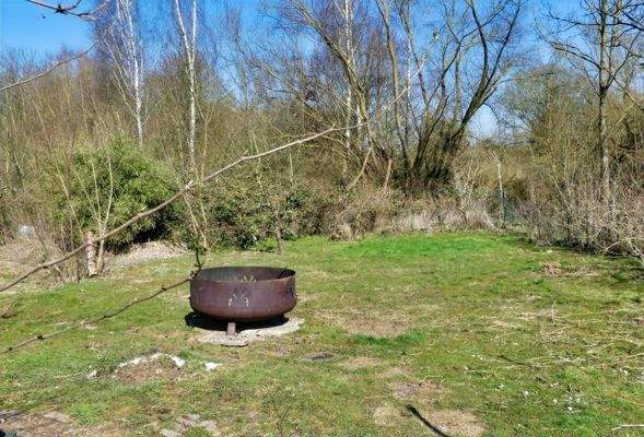 Garten mit Feuerstelle