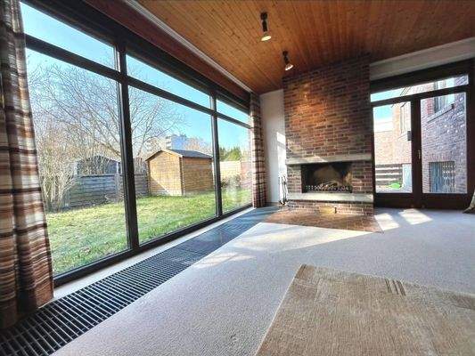 Gemütlichkeit und Wärme strahlt der Kamin aus