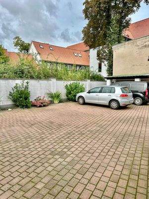 Innenhof Stellflächen2.jpg