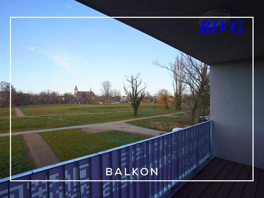 Wohnzimmer mit Balkon (2)