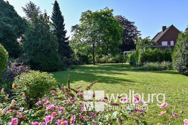 26 Großes Grundstück zentral gelegen