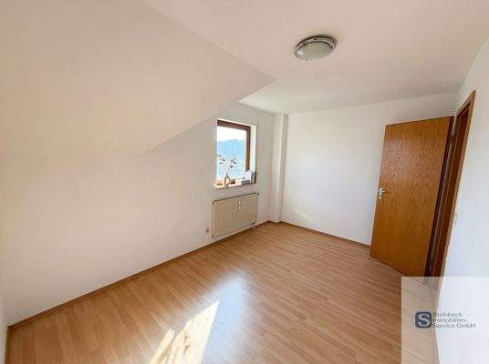 Schlafzimmer (mit Ai bearbeiten)