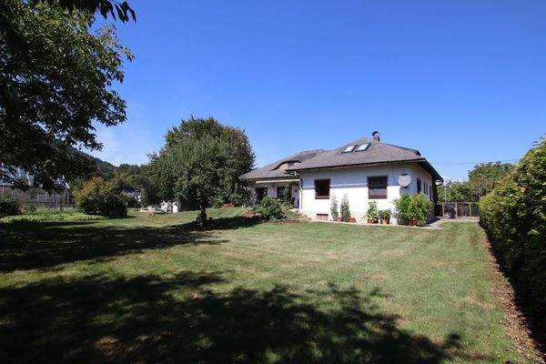 270m² gepflegter Bungalow (Zweifamilienwohnhaus) mit ausgebautem Dachgeschoss und 1.318m² Grund in Viktring in TOPLAGE