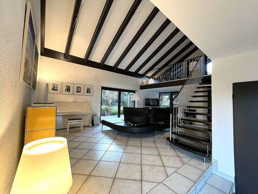 Traumhafter Wohnbereich mit Blick zur Galerie