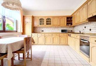 Großzügiges Wohnhaus in idyllischer Ortsrandlage