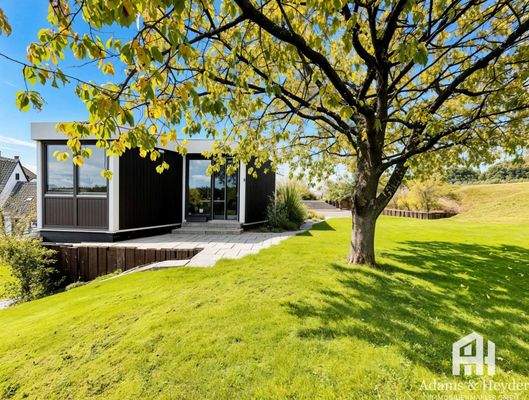 Kleine Terrasse Wohnung im OG