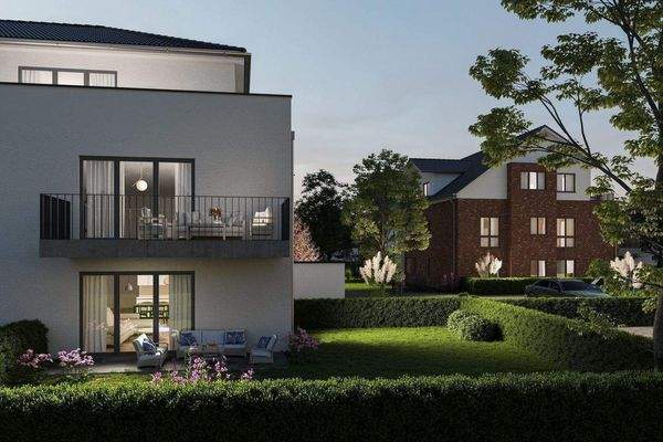 Blick in den Garten bei Nacht