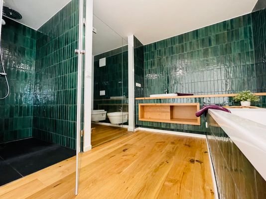 Bad mit Wanne &amp; Dusche