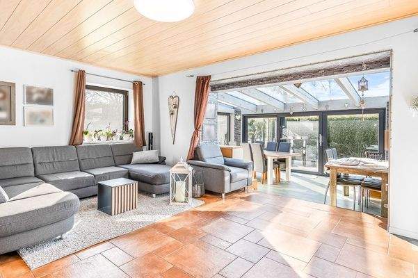 Wohnzimmer mit Wintergarten