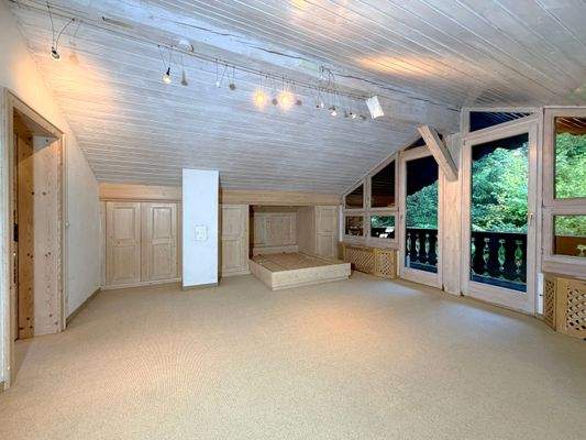 Geräumiges Schlafzimmer DG