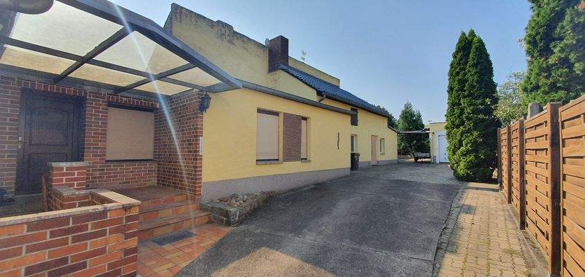 40 Außenansicht Hof.jpg