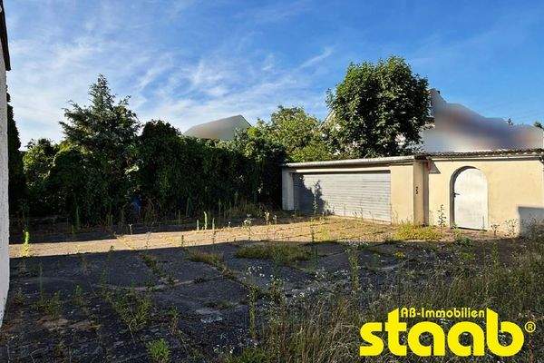 Hof, Garage und Nebengebäude