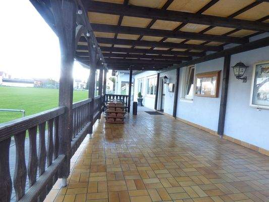 überdachte Terrasse