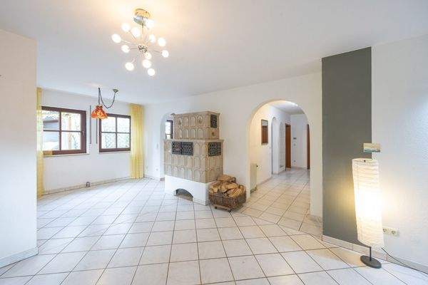 Essbereich mit Kachelofen