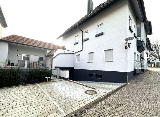 12. Parkplatz und Zugang.jpg