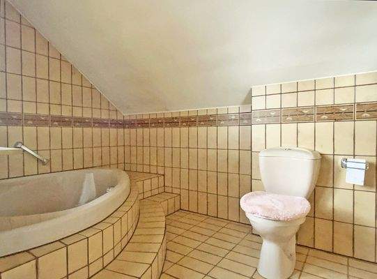 Badezimmer im Dachgeschoss