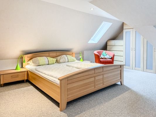 Schlafzimmer im Obergeschoss Ansicht 1