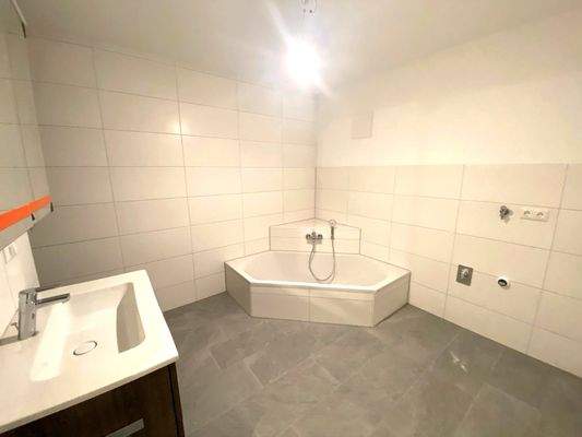 hochwertigen Bademöbel und Wanne